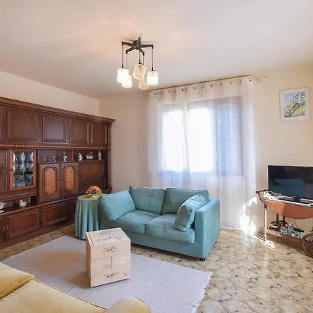 Gorgeous In With House A Panoramic View