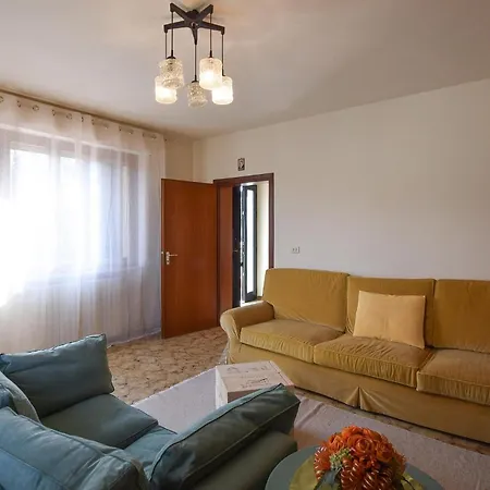 Ferienhaus Gorgeous In With House A Panoramic View Lari